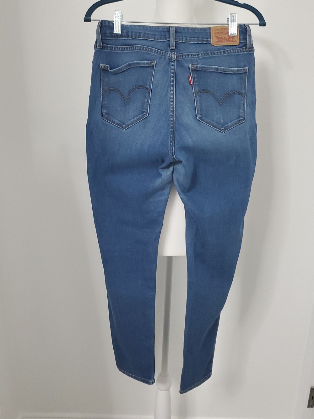 Levi's 811 Curvy Skinny Jeans - 29
